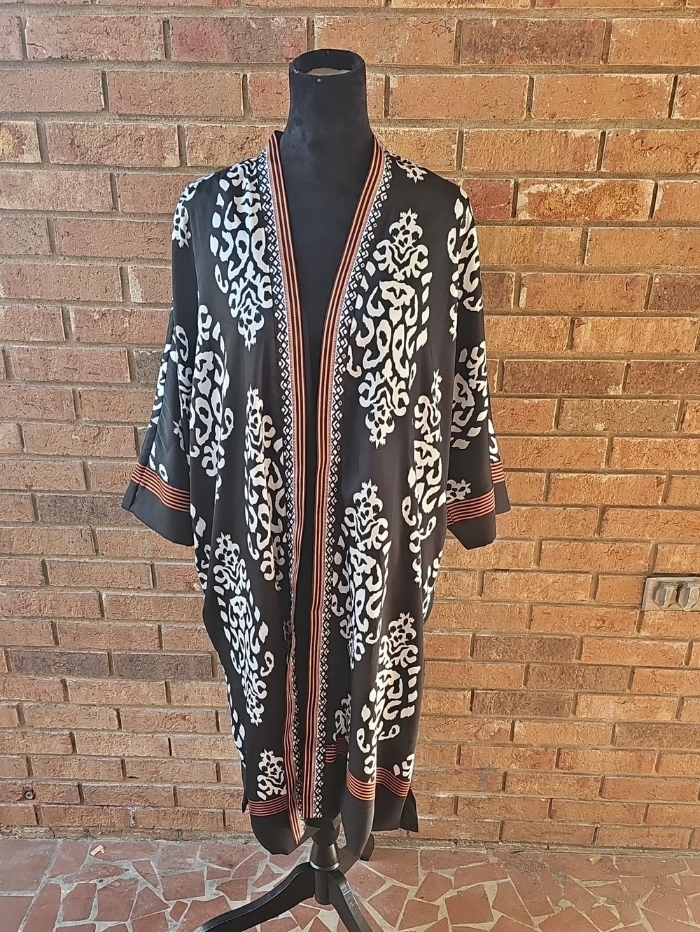 NWT Chico's Black & White Printed Kimono with Copper-Trim Detail Size L/XL